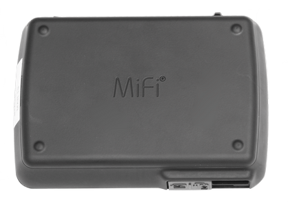 À l’aide du pouce ou d’un autre doigt, levez le couvercle arrière au moyen de la petite encoche située à gauche du Novatel Wireless MiFi 6630.